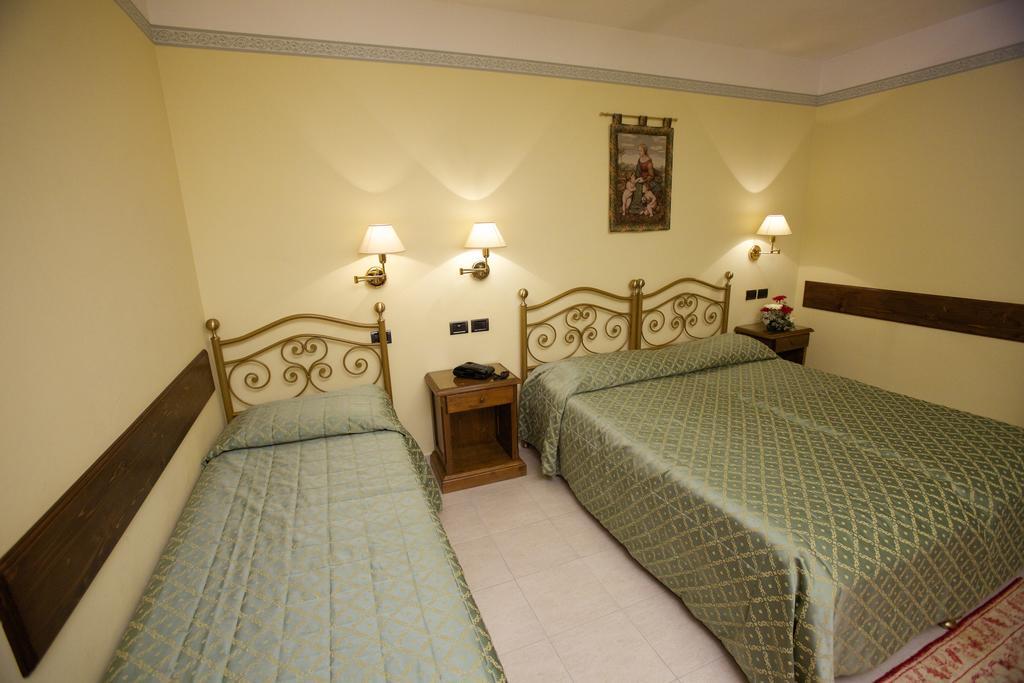 Campiglione Hotel Assisi Zimmer foto